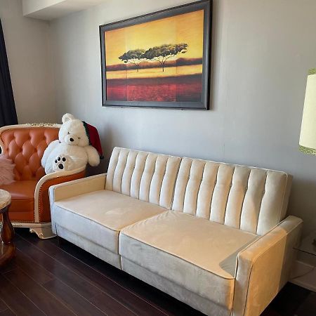 Luxury Condo With Cn Tower View Торонто Экстерьер фото