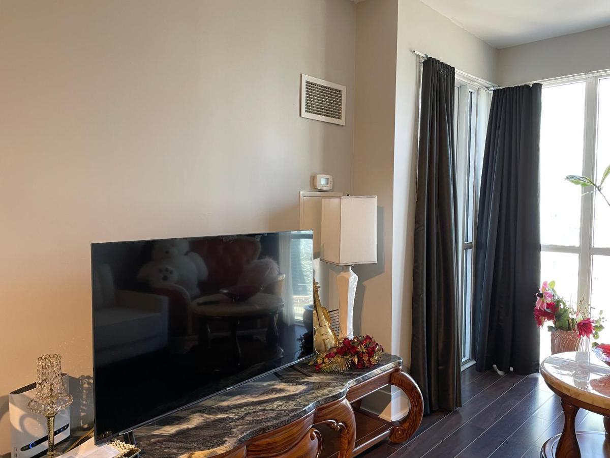 Luxury Condo With Cn Tower View Торонто Экстерьер фото