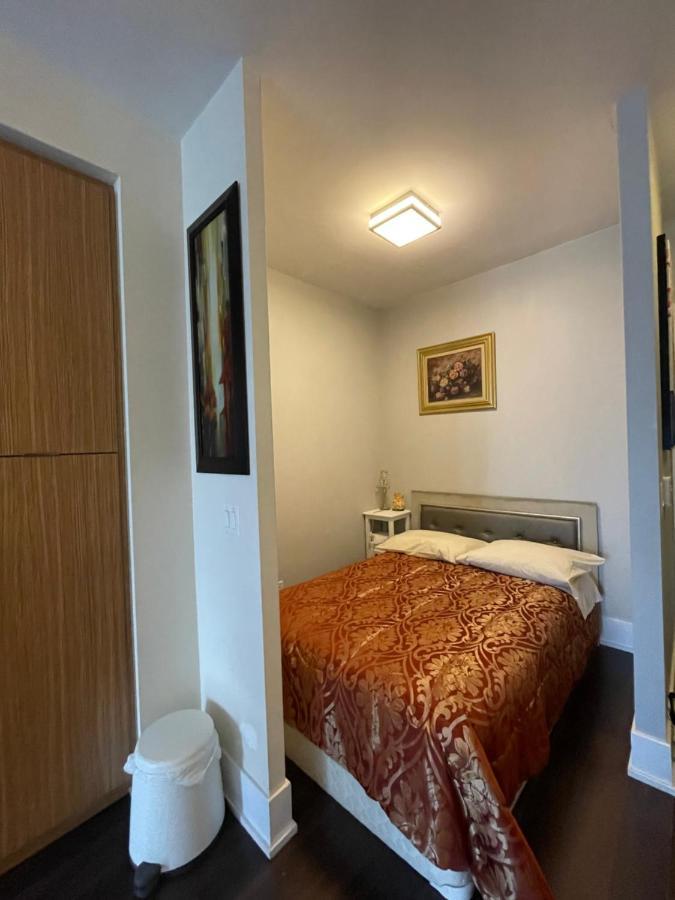 Luxury Condo With Cn Tower View Торонто Экстерьер фото