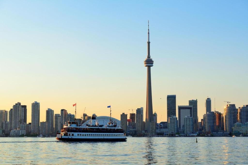 Luxury Condo With Cn Tower View Торонто Экстерьер фото