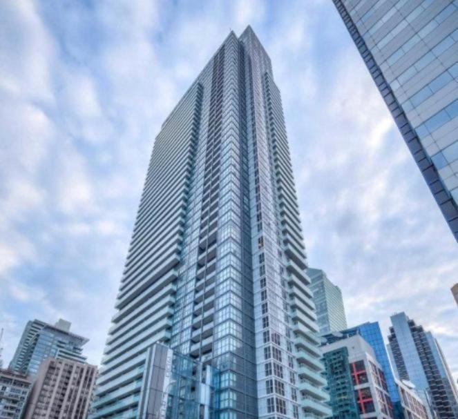 Luxury Condo With Cn Tower View Торонто Экстерьер фото