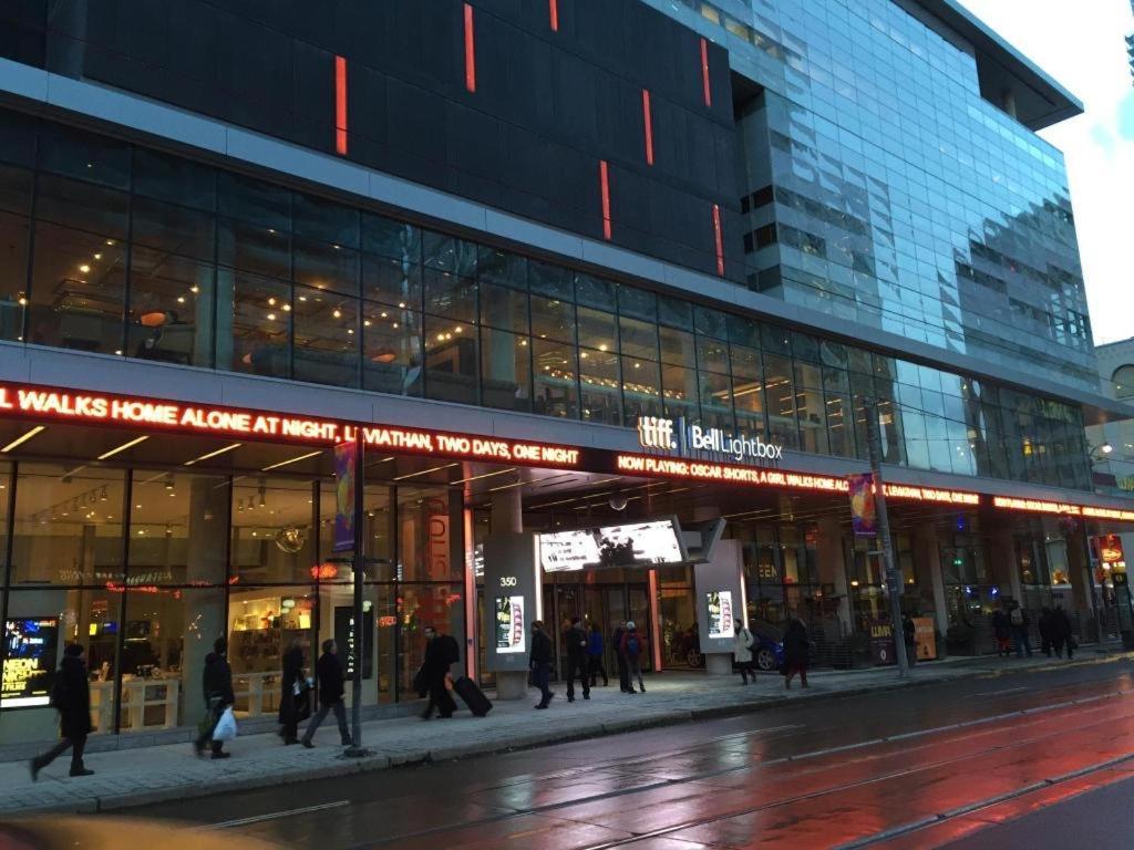 Luxury Condo With Cn Tower View Торонто Экстерьер фото
